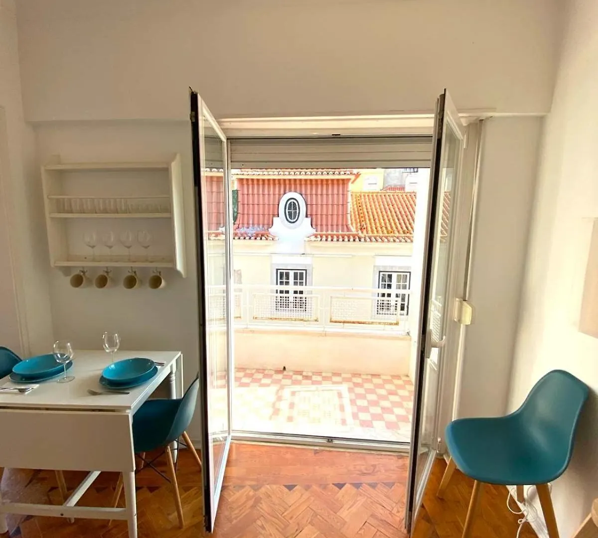 Sunny Apartment With A Balcony Lissabon Portugal