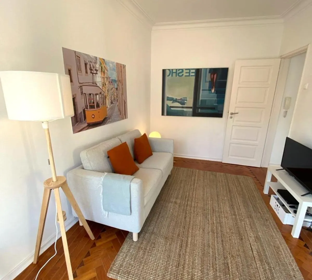Sunny Apartment With A Balcony Lissabon