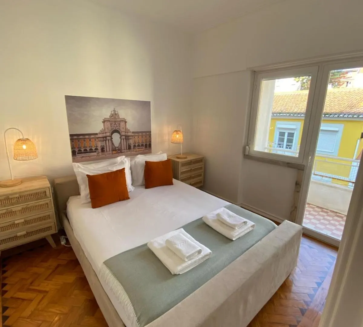 Sunny Apartment With A Balcony Lissabon
