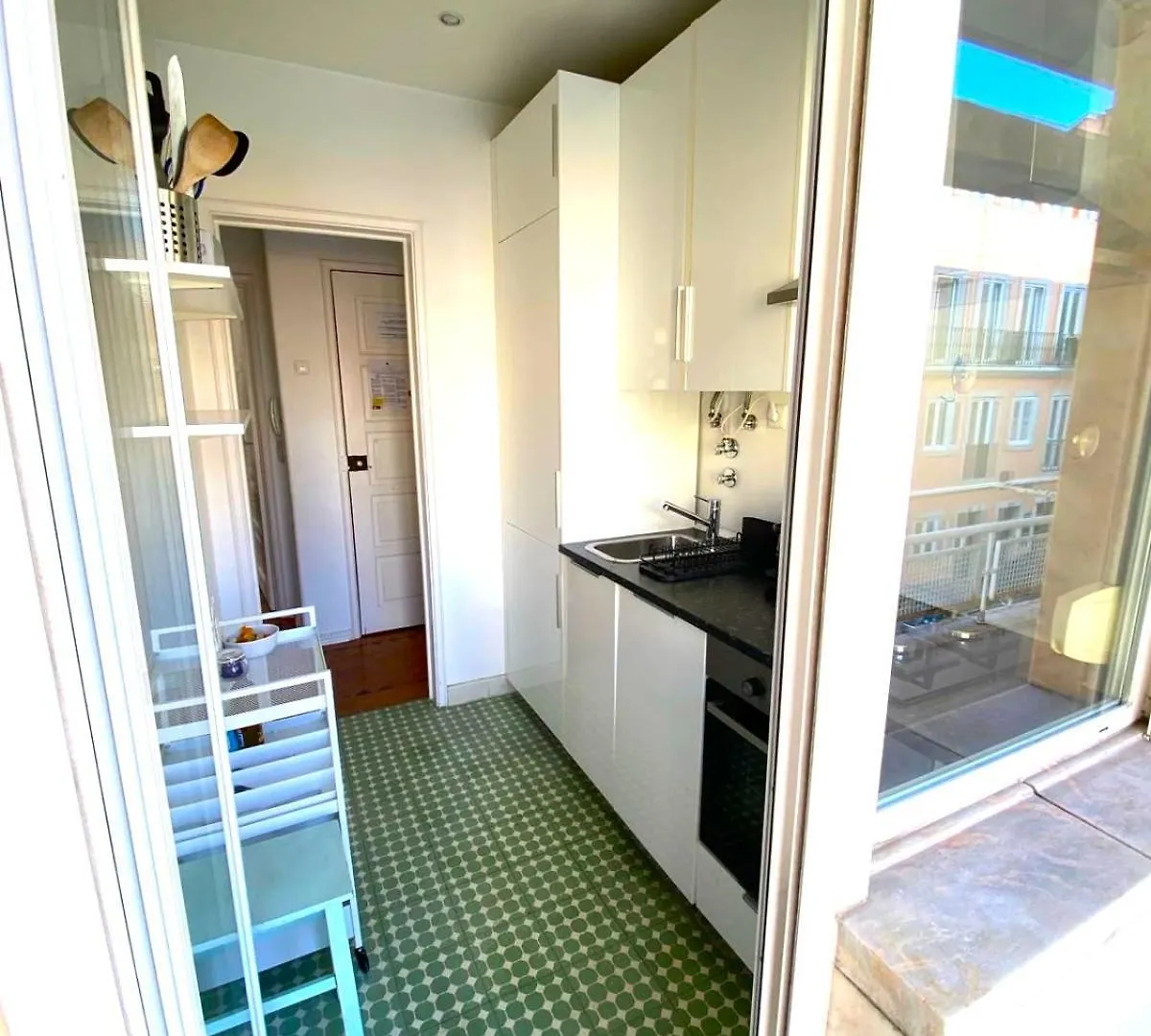 Sunny Apartment With A Balcony Lissabon 0*,