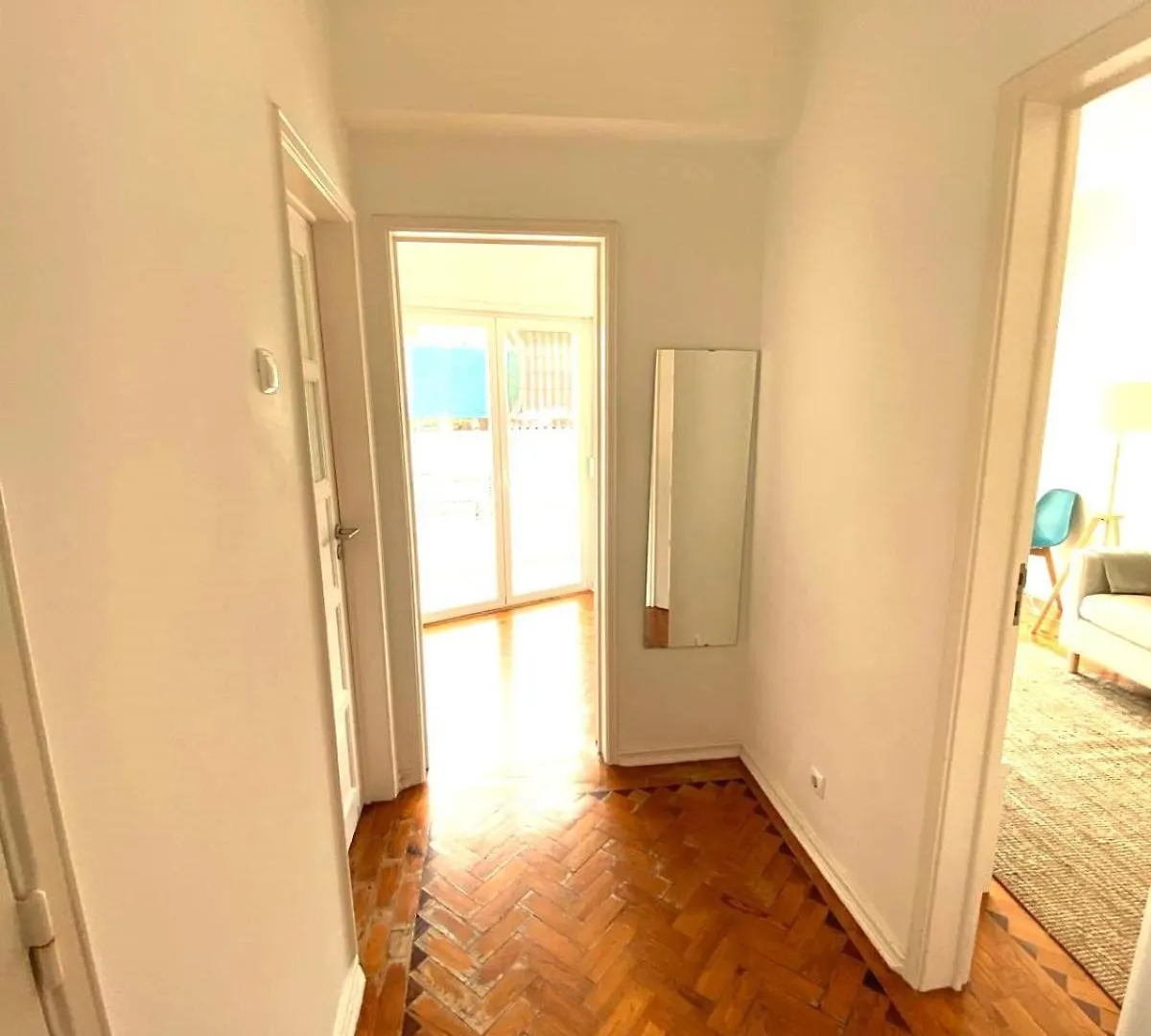 Sunny Apartment With A Balcony Lissabon Portugal