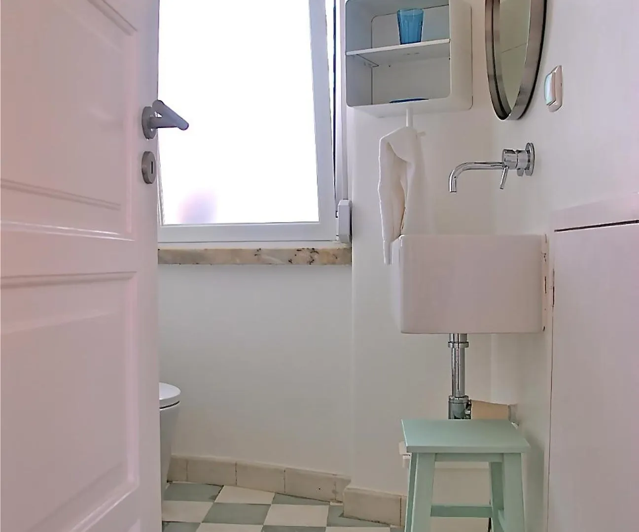 Sunny Apartment With A Balcony Лиссабон