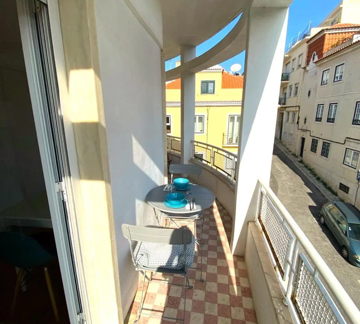 Sunny Apartment With A Balcony Лиссабон Португалия